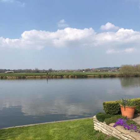 Inverloddon Bed And Breakfast, Wargrave Reading Exteriör bild