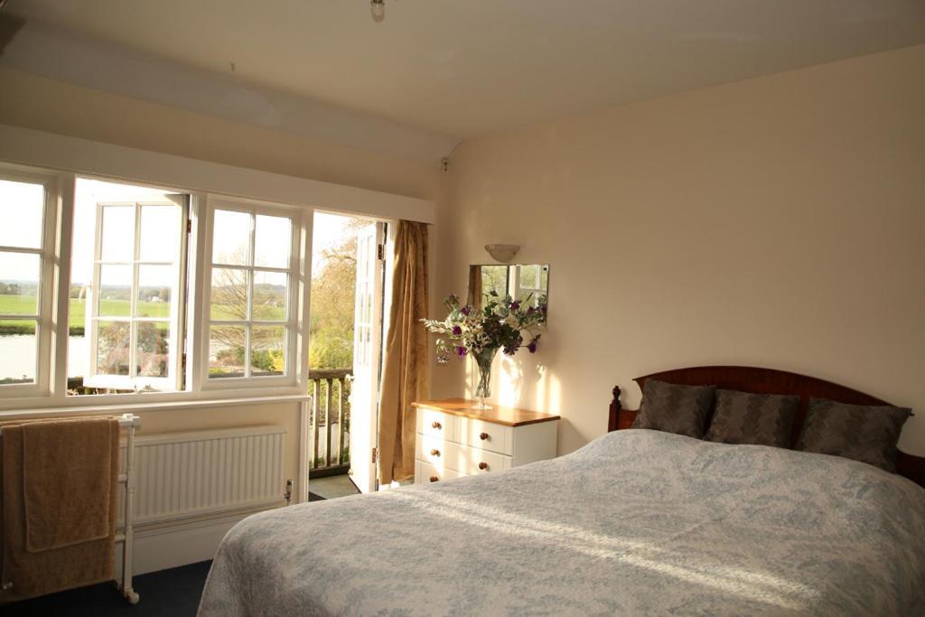 Inverloddon Bed And Breakfast, Wargrave Reading Exteriör bild